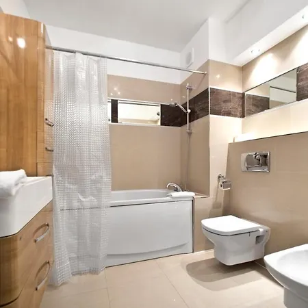 2 Bedrooms Bukowinska P&o Serviced 公寓