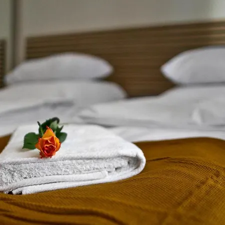 2 Bedrooms Bukowinska P&o Serviced * 华沙