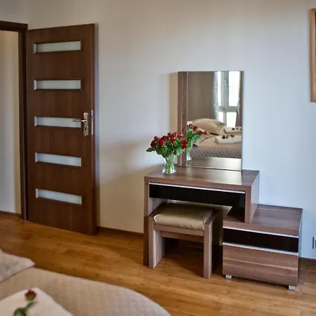 2 Bedrooms Bukowinska P&o Serviced Lägenhet